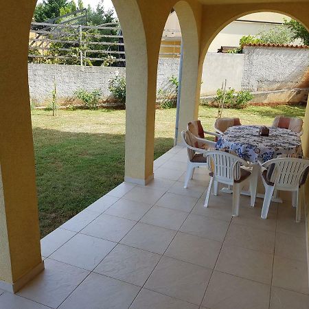 Apartment Barba Liznjan Exterior photo