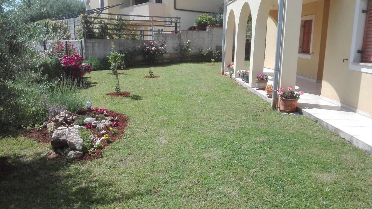Apartment Barba Liznjan Exterior photo