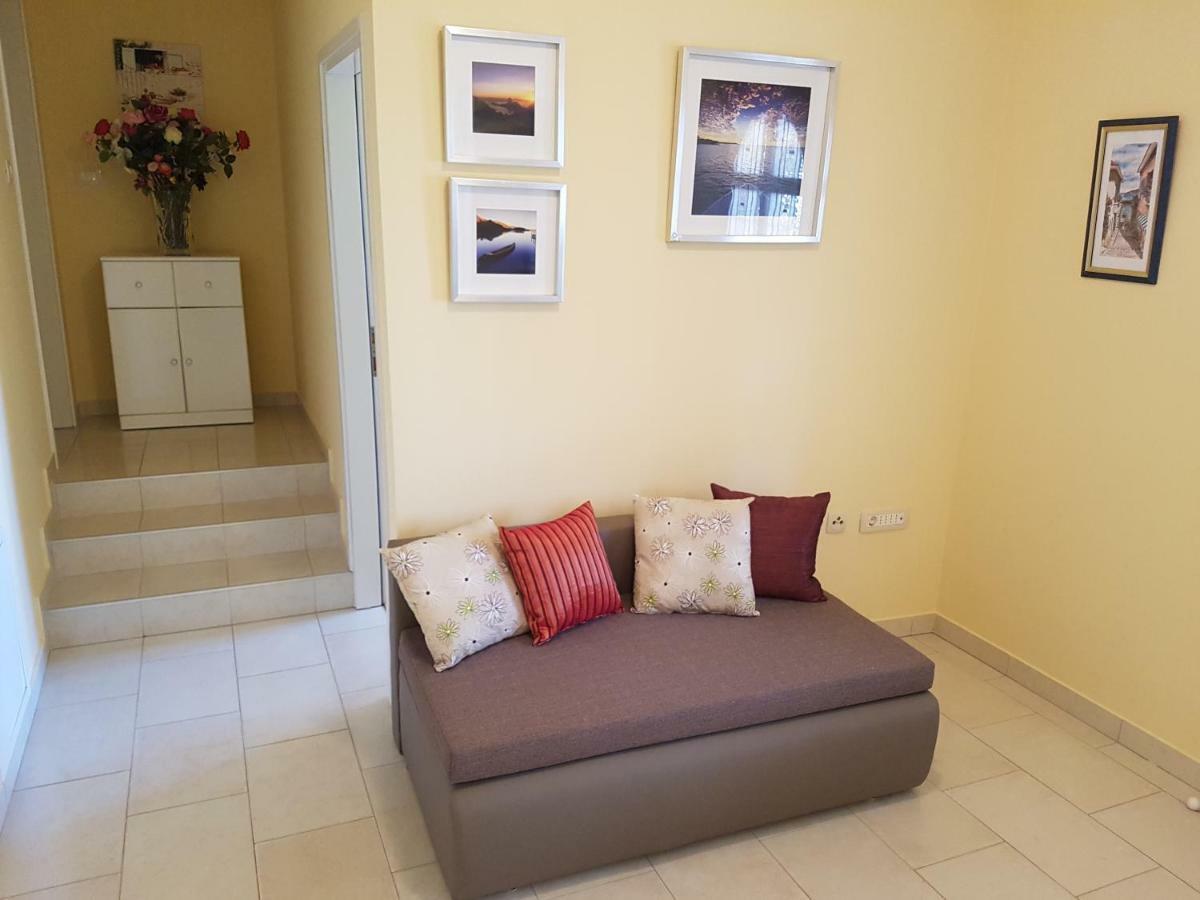 Apartment Barba Liznjan Exterior photo